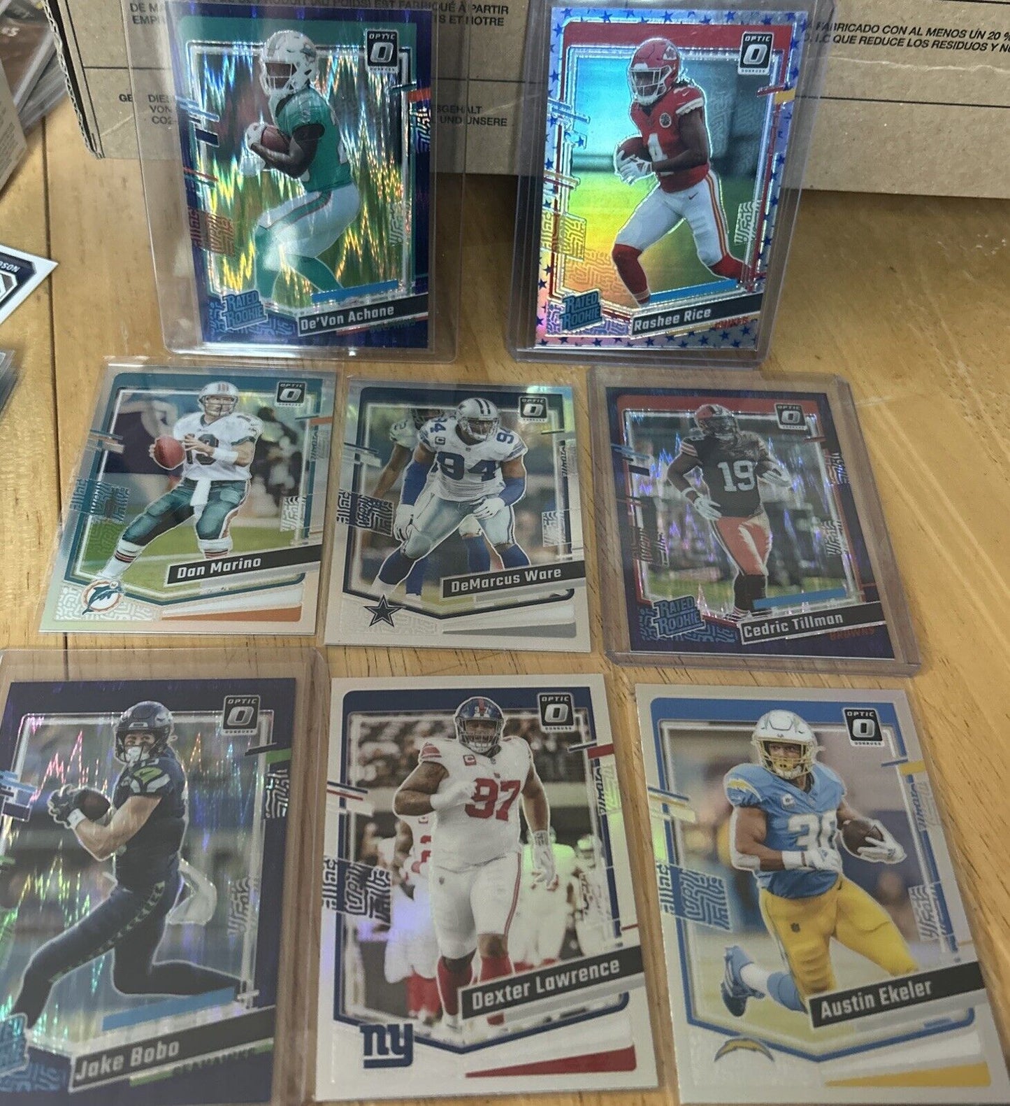 🔥NFL FOOTBALL MYSTERY PACK🔥 2 GUARANTEED AUTO Or MEMORABILIA CARDS- 8 Cards 🔥